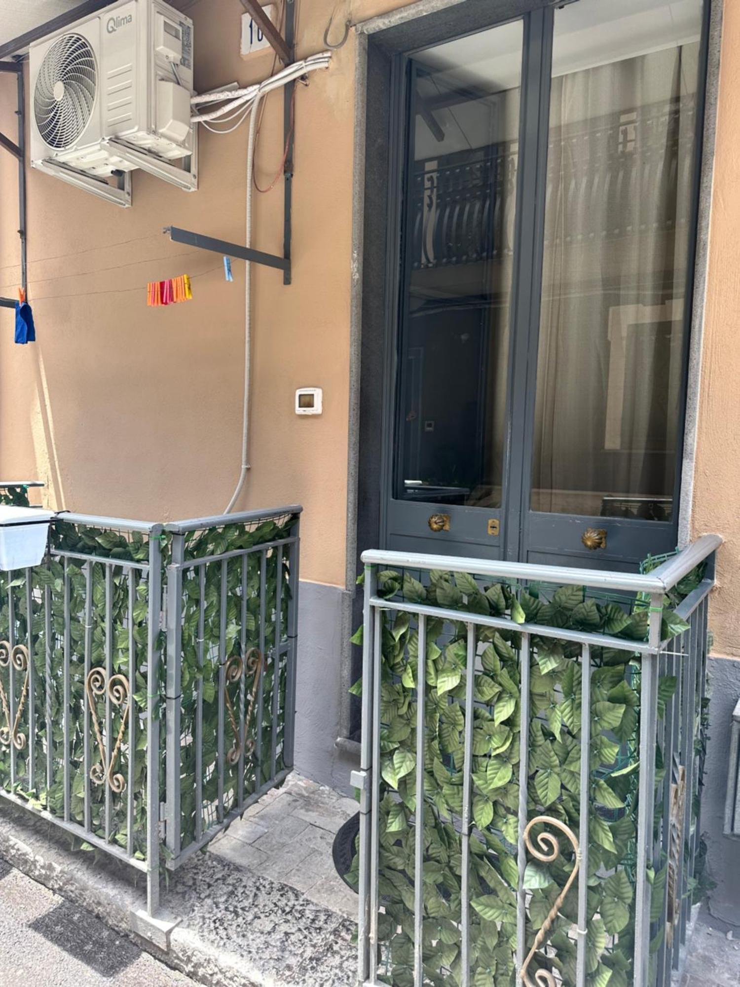 Bonahouse Apartment Catania Bagian luar foto