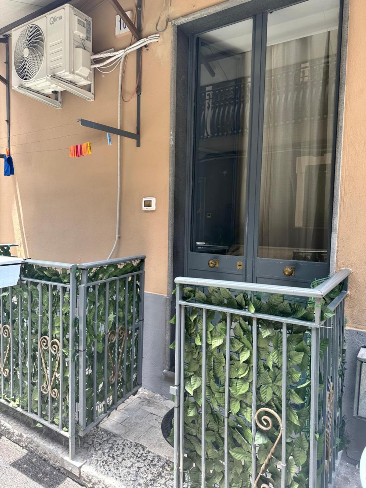 Bonahouse Apartment Catania Bagian luar foto